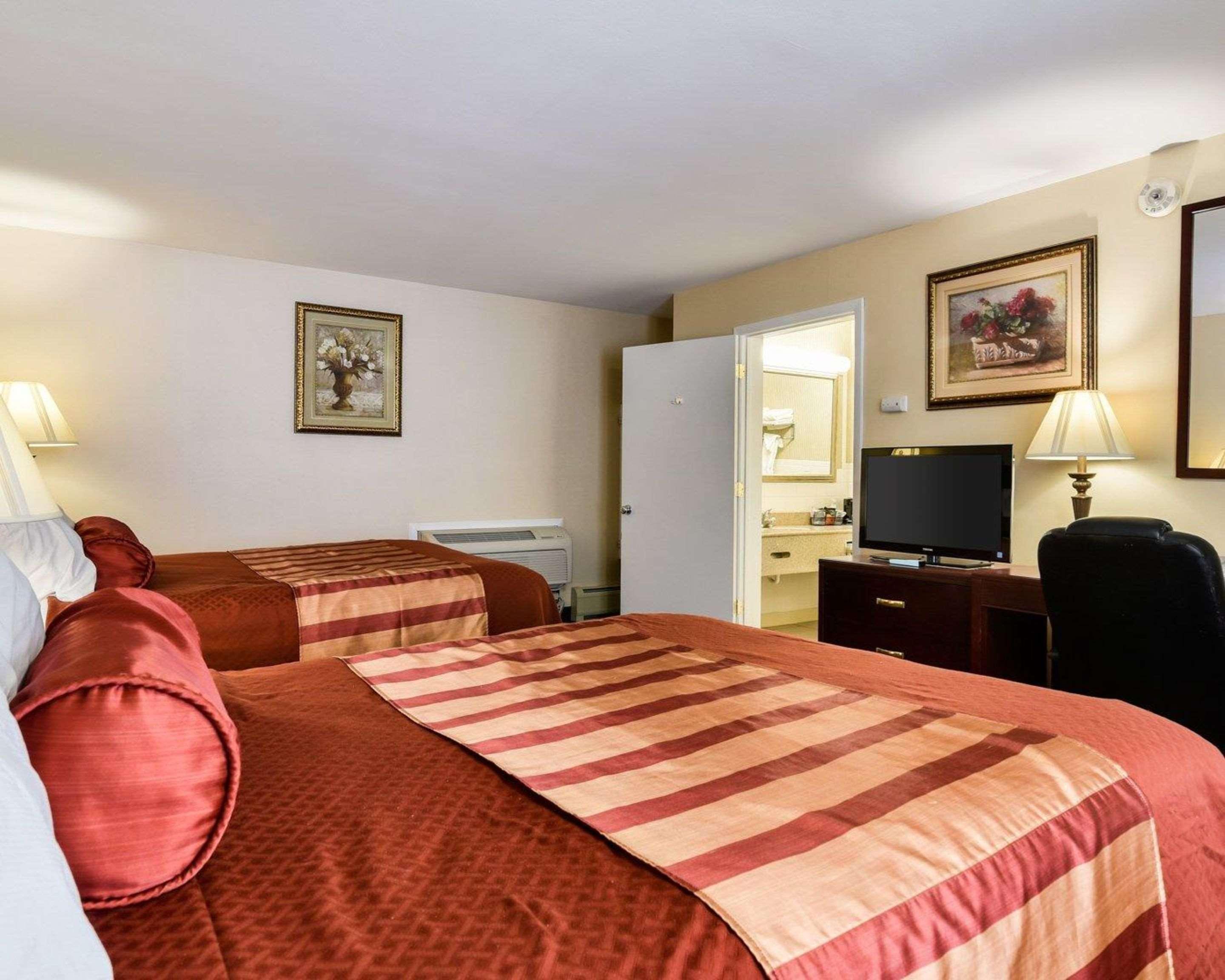 Rodeway Inn Weedsport Exterior photo