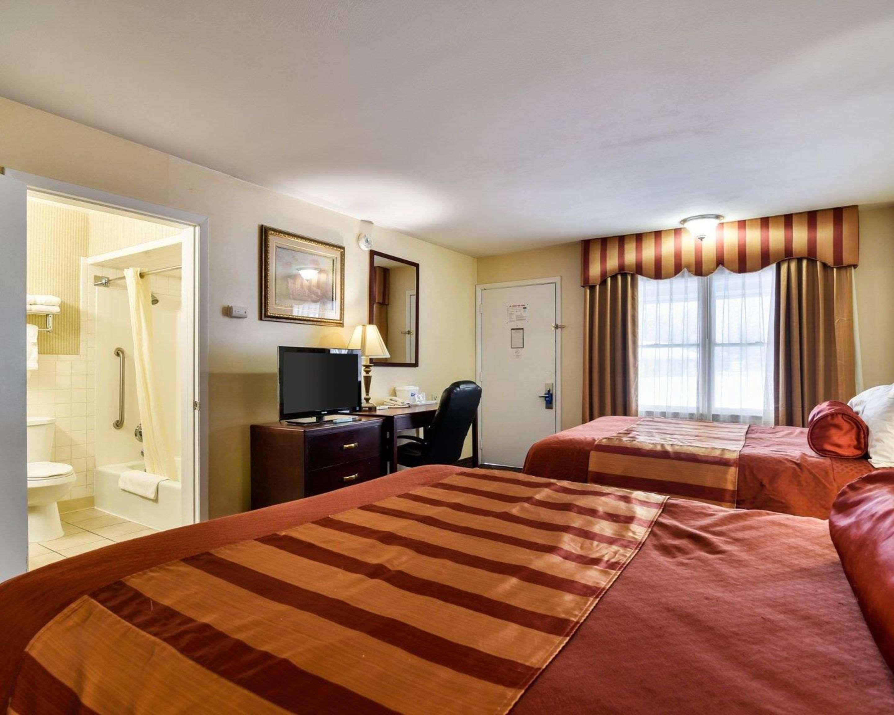 Rodeway Inn Weedsport Exterior photo